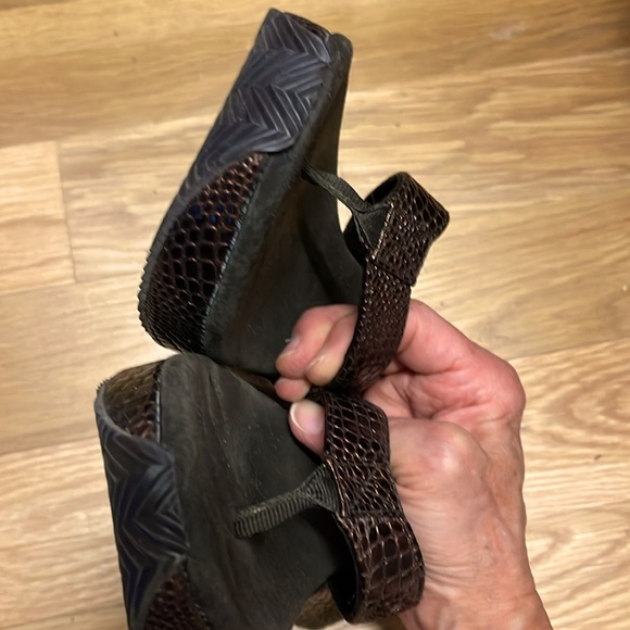 Volatile flip flops - Picture 5 of 5